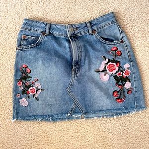 Top shop MOTO Jean Mini Skirt with Embroidered Flowers size 6
